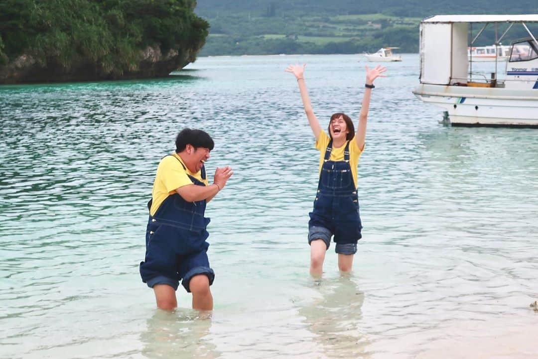 佐藤栞里さんのインスタグラム写真 - (佐藤栞里Instagram)「. バナナマンのせっかくグルメ！！ 日村さんとの石垣島の思い出🐠 憧れだった海でのぱしゃぱしゃ 日村さんが叶えてくれました😊✨ #本日は青春編 #このときだけで写真30枚越え #厳選に厳選を重ねました #日村さんの表情や動きがどれもこれも素敵なのです #もっともっと往復したかったなあ☺️ #9コマ漫画」7月22日 22時34分 - satoshiori727