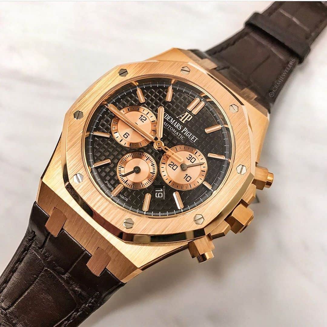 Daily Watchさんのインスタグラム写真 - (Daily WatchInstagram)「Chocolate colored dial 🍫😋 Audemars Piguet Royal Oak Chronograph in Rose Gold. Photo by @crmjewelers」7月22日 22時36分 - dailywatch