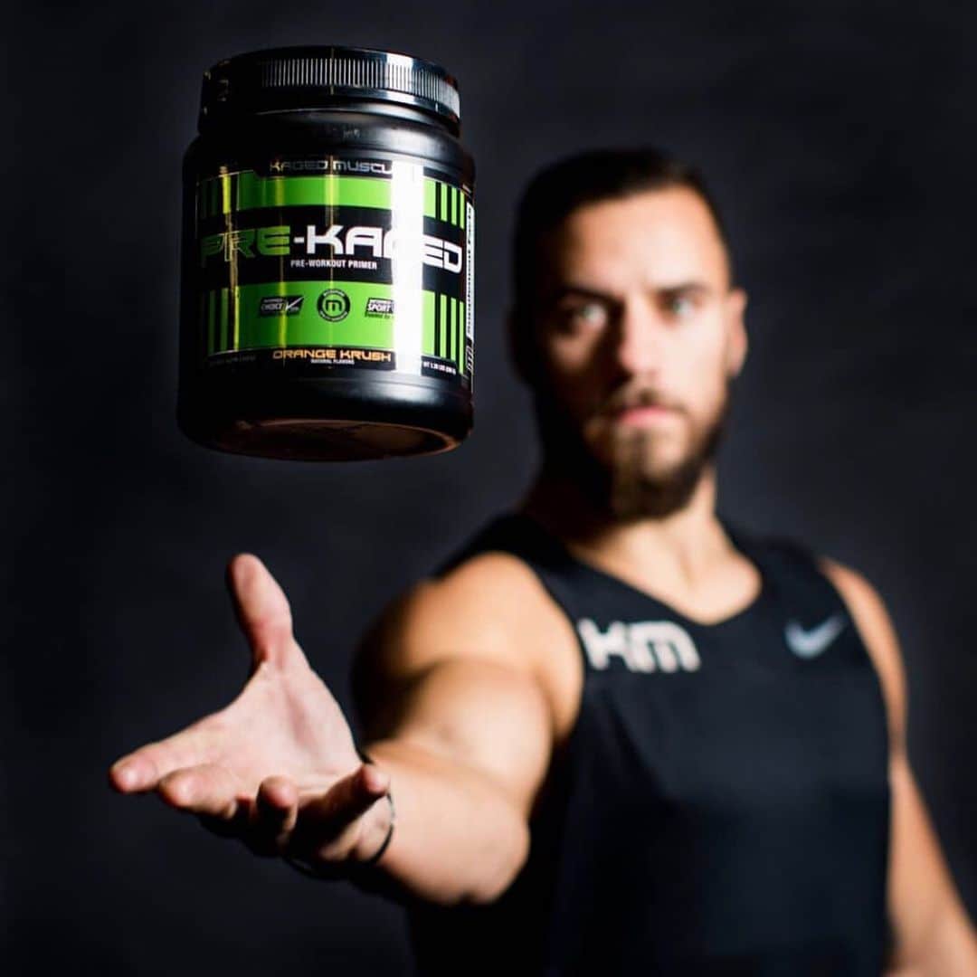 ジェイコブ・ダルトンのインスタグラム：「🔥Kaged Muscle Giveaway!🔥 I teamed up with the KM team to give you guys the chance to win an awesome custom made gym bag plus a $250 shopping spree to their online store! Just click the link in my bio to enter! 💪 #KMsupps #KagedMusclesupps #KMGymBagGiveaway」