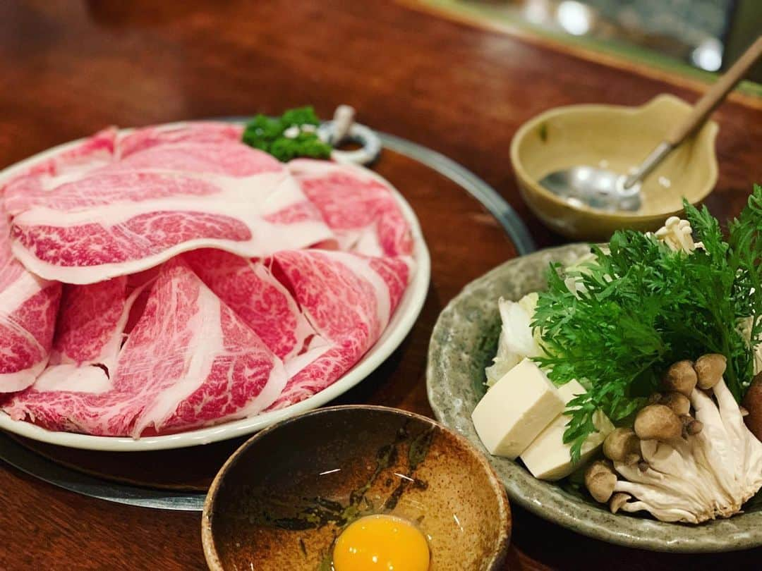 中村愛さんのインスタグラム写真 - (中村愛Instagram)「🥩♡ ・ ・ ・ この前1年ぶりくらいに #すき焼き 食べに行きました🥩 私は肉料理の中ですき焼きが1番好き❣️多分 #生卵 が好きなんだと思うw みんなは？ #焼肉 #すき焼き #しゃぶしゃぶ どーれだ？」7月22日 22時40分 - nakamuramura_ai