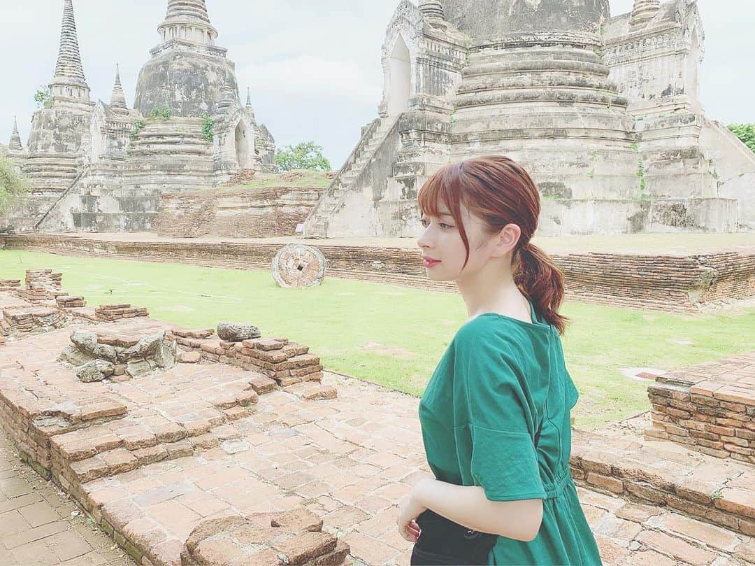 綾瀬麗奈さんのインスタグラム写真 - (綾瀬麗奈Instagram)「🇹🇭🥺 . . タイでは世界遺産を巡りました🙂 なかなかたくさんの世界遺産を見られる機会はないので、 貴重な時間でした☺️🌸 2枚目が謎。 空を自由に 飛びたいな〜♪♪ の「な〜」の部分の顔してる。 . . . #thailand🇹🇭 #Ayutthaya #タイ観光 #タイ旅行 #タイ #thailandtravel #アユタヤ観光 #アユタヤ #ayutthayatrip #アユタヤ遺跡 #アユタヤ遺跡巡り #ワットプラシーサンペット #WatPhraSriSanphet #วัดพระศรีสรรเพชญ์ . #綾瀬麗奈 #アイドル #役者 #名古屋 #nagoya #名古屋観光文化交流特命大使 #御朱印ガール #トレーニング女子 #荒野行動女子 #りんご飴 #ディズニー」7月22日 22時42分 - ayasereina