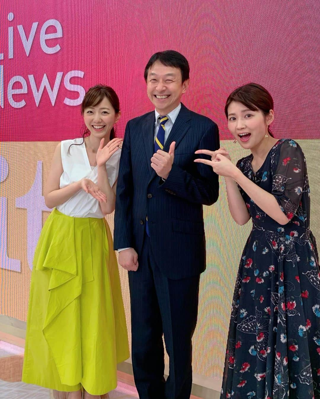 内田嶺衣奈さんのインスタグラム写真 - (内田嶺衣奈Instagram)「週末の「Live News it!」 このメンバーで春からお届けしてきましたが、野島アナが昨日で卒業でした🥺！ 仕事人で、とても博識、でも実はお茶目な面もある野島アナ。 いつも、野島さんとオンエア前にちょこっとおしゃべりする時間がたのしみでした(>_<。) 本当にありがとうございました！！ 引き続き、宜しくお願い致します😊  そして来週からは奥寺アナ、竹内アナと3人でお伝えしていきます🌼  #週末 #LiveNewsit! #野島アナ #貴重なカメラ目線 #珍しいグーポーズ！笑 #昨日の衣装 #竹内アナ と #スカートに見せかけてパンツ👖」7月22日 22時54分 - reina.uchida