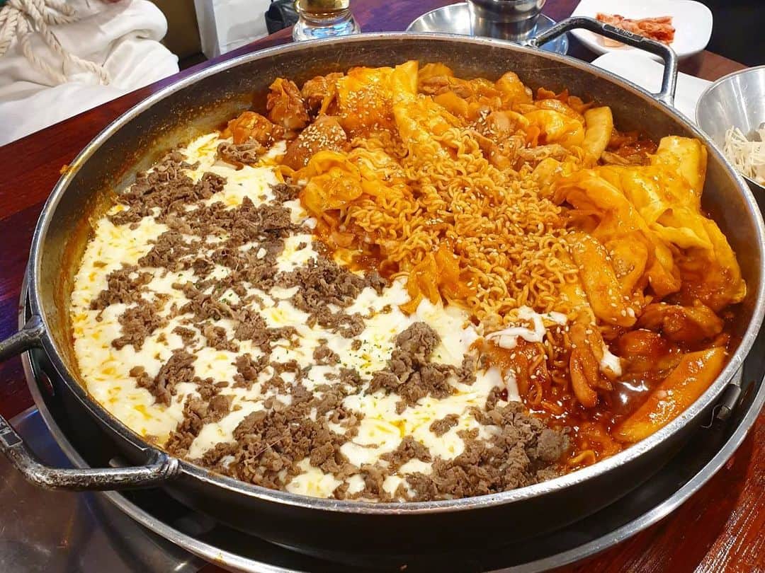 吉田有希のインスタグラム：「Korean food🥘✨ #korea #koreanfood #memory #delicious #withfriends」