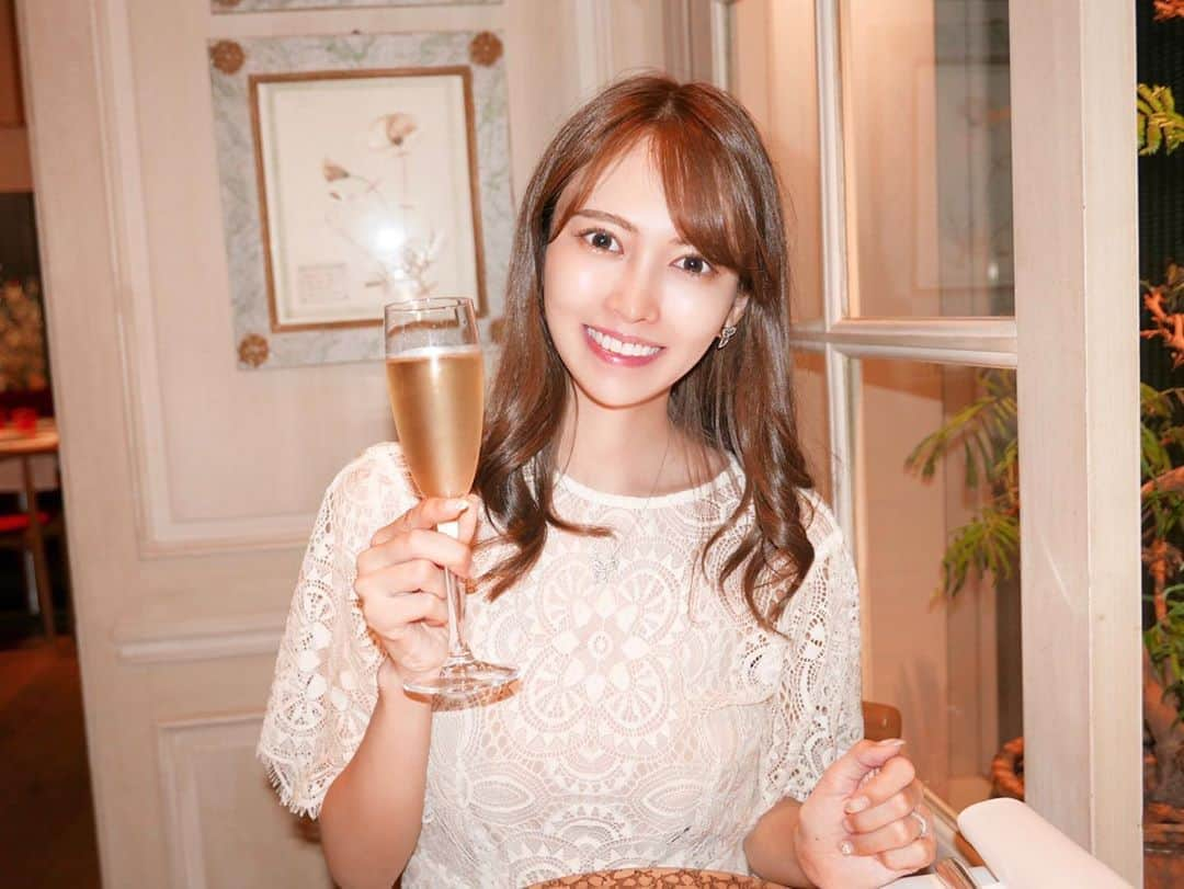 清水愛美さんのインスタグラム写真 - (清水愛美Instagram)「先日ディナーした時の🍽💕 * 表参道にあるフレンチレストラン！ ブノア😘 * ランチは行ったことあったけど、 ディナーは初めて💕 お洒落な空間でした！ 特にデザートが最高🍰 * #表参道 #表参道ディナー #フレンチ #表参道ブノア #benoit」7月22日 22時57分 - manami_s0902