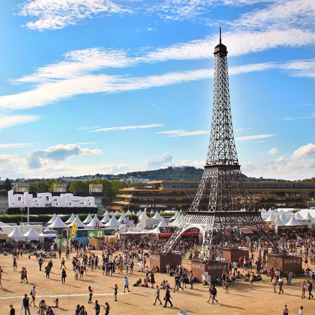 エールフランスさんのインスタグラム写真 - (エールフランスInstagram)「See how @clementlazuech spent his weekend, his day at Lollapalooza and discover his favourite places to visit in Paris. Revivez le week-end de @clementlazuech, sa journée au Lollapalooza et découvrez ses meilleures adresses parisiennes. #CarteAFAmex #LollaParis #FrenchFlair」7月22日 22時58分 - airfrance