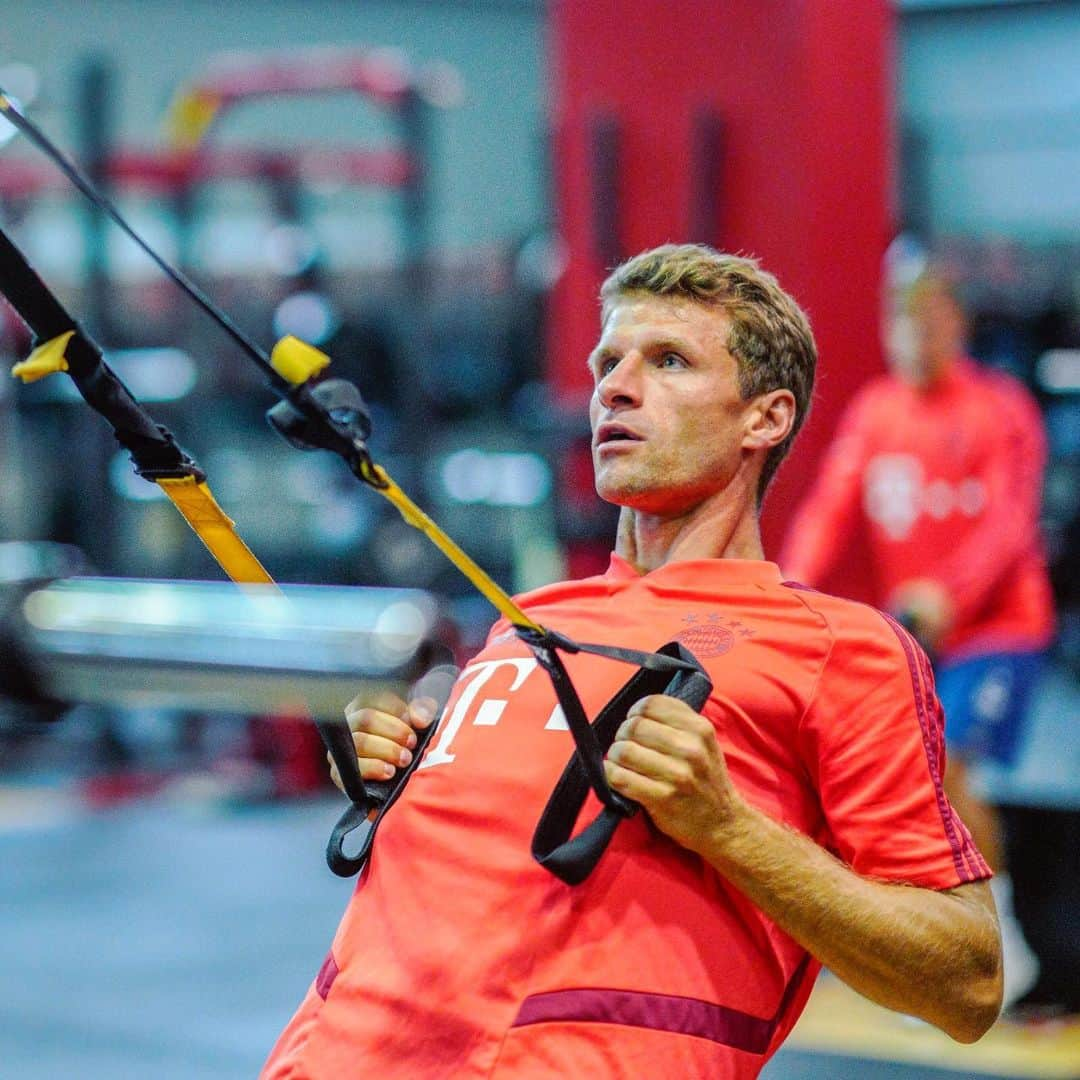 バイエルン・ミュンヘンさんのインスタグラム写真 - (バイエルン・ミュンヘンInstagram)「💪🏻 NO DAYS OFF 💪🏻 #MondayMotivation . #AudiFCBTour #FCBayern #MiaSanMia #WeiterImmerWeiter #packmas . @_rl9 @thiago6 @leon_goretzka @sergegnabry @renatosanches35 @benpavard21 @f.arp10 @alphonsodaviess @esmuellert @da_27」7月22日 23時08分 - fcbayern