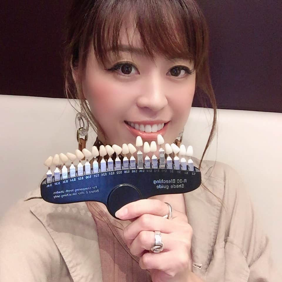 miho.a.nicoさんのインスタグラム写真 - (miho.a.nicoInstagram)「先日 @vanify_whitening さんへセルフホワイトニングに行って来ました🎵 ・ ずっと歯医者さん🦷で働いてたからやっぱりオーラルケアは気になるところ😊 ・ @vanify_whitening さんのホワイトニングは着色汚れを浮かして落として、本来の白さに戻してくれるんです🎵 なので不自然に真っ白になる事も無く、痛みもシミたりも全くありませんでした❣️ 私は30分のコース1回目で2トーン白くなりました✨ ・ 美容院 @vanify2008 なのでカラーリングやカットのついでにホワイトニングも出来ちゃう😆✨ ・ ・ #vanify#ホワイトニング#セルフホワイトニング」7月22日 23時08分 - miho.a.nico