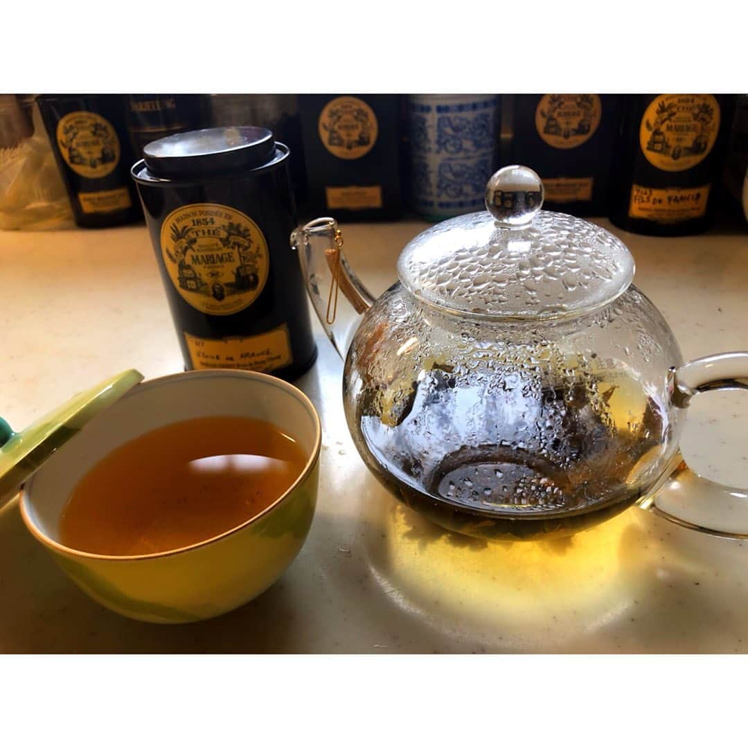 のインスタグラム：「E’TOILE DE FRANCE  今回は初めて緑茶に挑戦したZE この緑茶は日本茶ではなく中国茶の種類のもので渋みが少なく、緑茶苦手な方にオススメです。バニラのような香りなんだけど、個人的には抹茶オ・レ見たいな印象を受けたな〜味は全然違うけどね笑みんなも試してみてね #緑茶 #緑茶好き #中国茶 #mariagefrères」