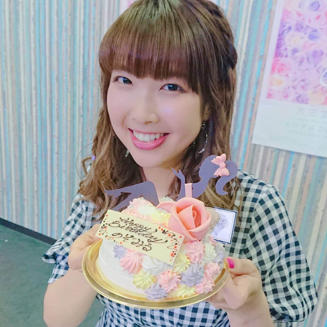 西田望見のインスタグラム：「今日は #のぞみる のお誕生日♡ バースデーLINE LIVEを見てくださった皆さま、ありがとうございました🥰 写真はDejligなバースデーケーキとのぞみるです💠 7月24日発売（もうすぐ❕）「女の子はDejlig」の詳細はプロフィール→ @nozomiru_info のリンクからチェックしてみてくださいね✨  #西田望見 #のぞみるソロみる」