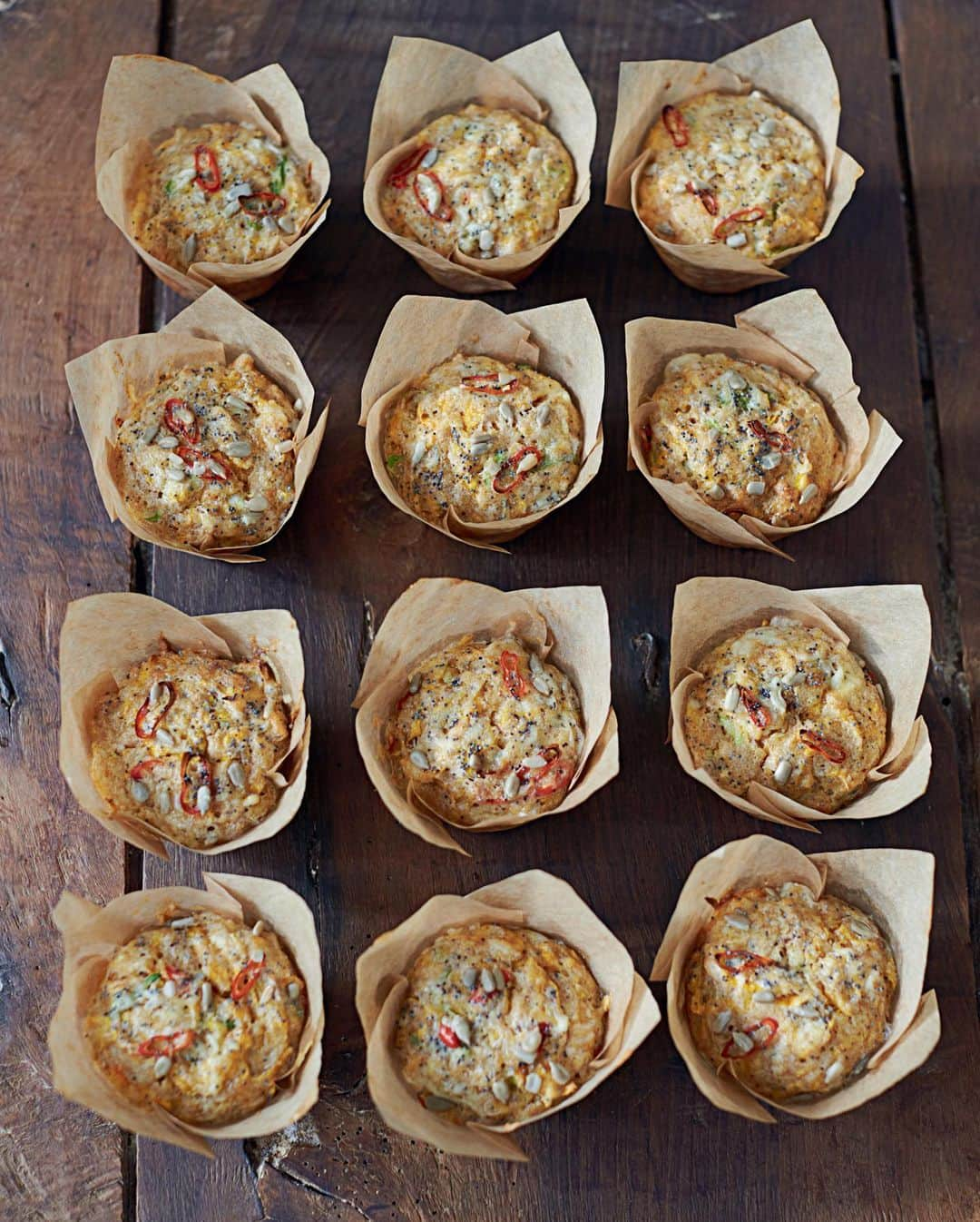 ジェイミー・オリヴァーさんのインスタグラム写真 - (ジェイミー・オリヴァーInstagram)「SWEET POTATOES!! Baked, mashed, as a hash, cut into fries, in a chilli, in muffins....I could keep going guys! All these 👉👉👉 and loads more sweet potato recipes on my website. How do you like to eat yours?? 🍠🍠🍠 #JamiesVeg #MeatFreeMonday」7月22日 23時24分 - jamieoliver