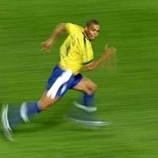 のインスタグラム：「#R9 #elfenomeno 🌪 📸 @cbf_futebol」