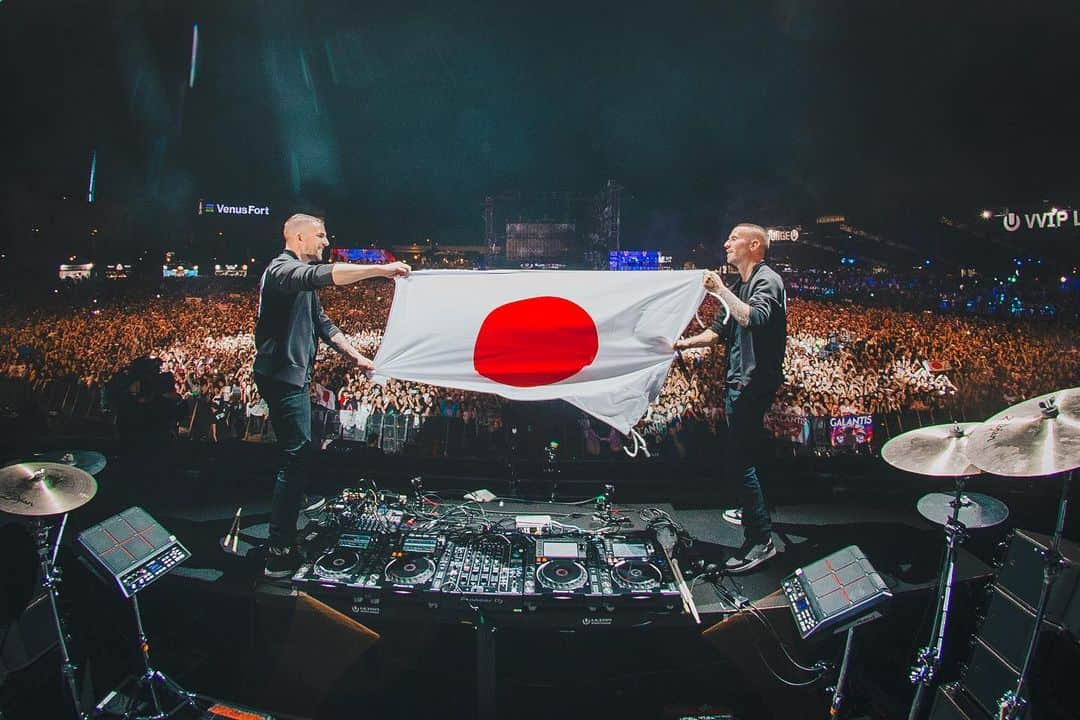 ギャランティスさんのインスタグラム写真 - (ギャランティスInstagram)「🇯🇵🇰🇷 ❤️ see u at @ultrajapan @escape.kr this fall #seafoxnation !! Osaka comin up quick on Aug 24 🚀🍾🎉」7月22日 23時53分 - wearegalantis