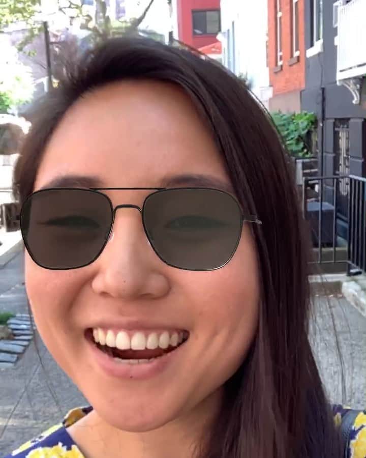 Warby Parkerのインスタグラム：「Virtual Try-On: more fun with friends! 😎🤳 (Download the latest verion of our iOS app via the link in our bio to give it a try!)」