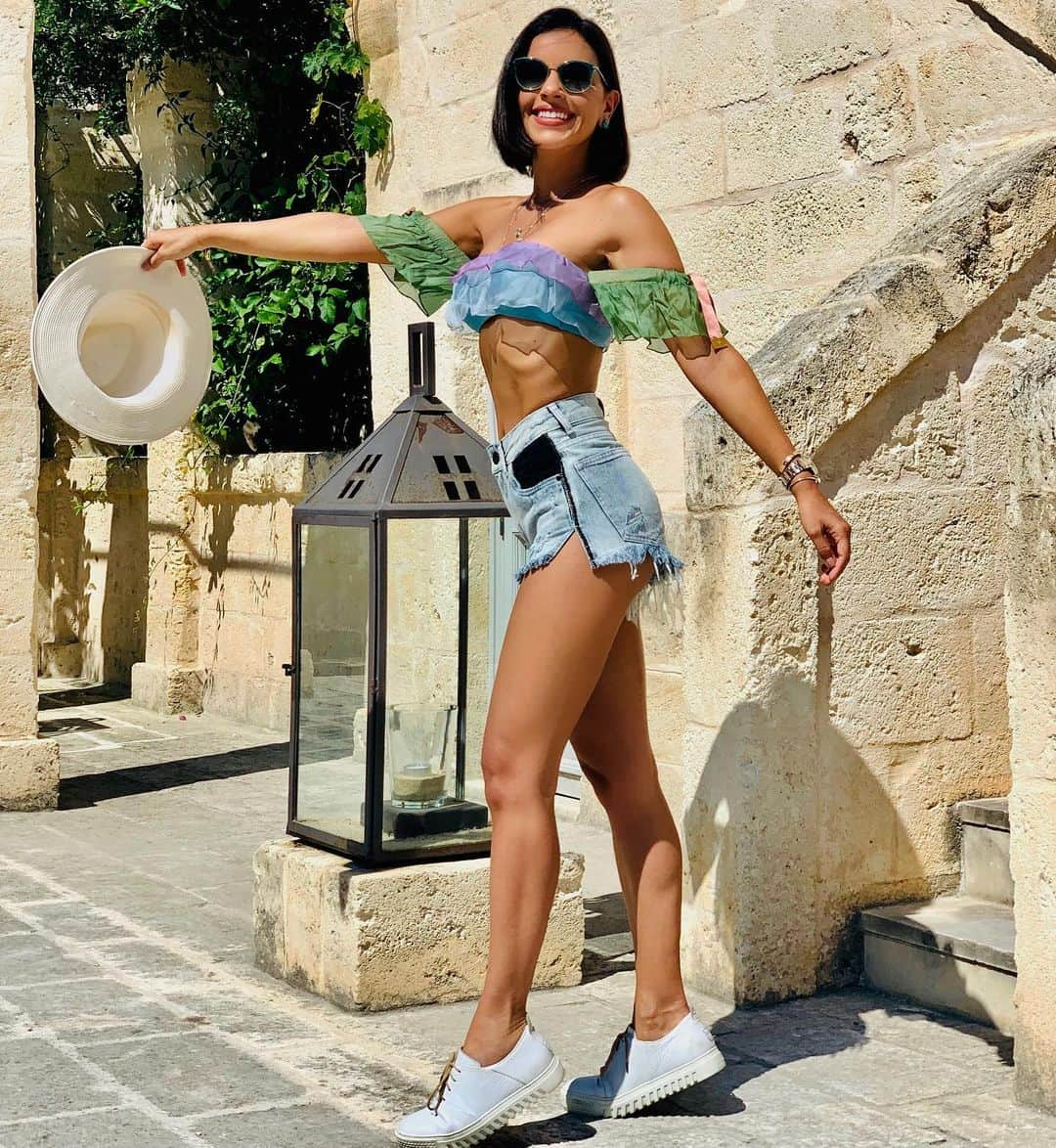 Mariana Riosさんのインスタグラム写真 - (Mariana RiosInstagram)「Aproveitando cada segundo desse lugar maravilhoso. Decidimos conhecer a Puglia poucos dias atrás e os hotéis estavam todos lotados. Então preciso agradecer meu amigo @lucianomouramartins e de toda equipe @perfectrip pela ajuda nas reservas e roteiro desse lugar mágico na Itália! Vocês são demais💙」7月23日 0時04分 - marianarios