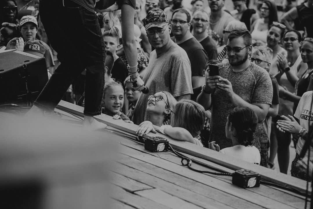 ブリット・ニコルさんのインスタグラム写真 - (ブリット・ニコルInstagram)「Living our best life @rocktheisland Festival this weekend! Thankful for my team and friends that got to hang with me!!! Life is good! 🎈Thank you for having us!!! 📸 -  @thegenevievedavis」7月23日 0時10分 - itsbrittnicole