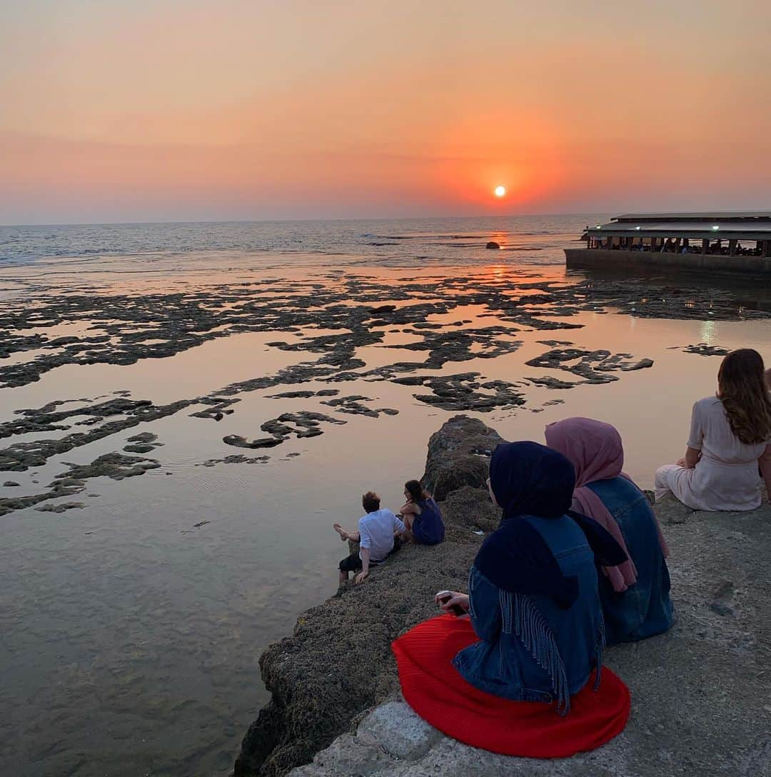 トニ・ガーンさんのインスタグラム写真 - (トニ・ガーンInstagram)「Sunset it one of the worlds oldest cities 🇱🇧 #nofilter #yalla」7月23日 0時10分 - tonigarrn