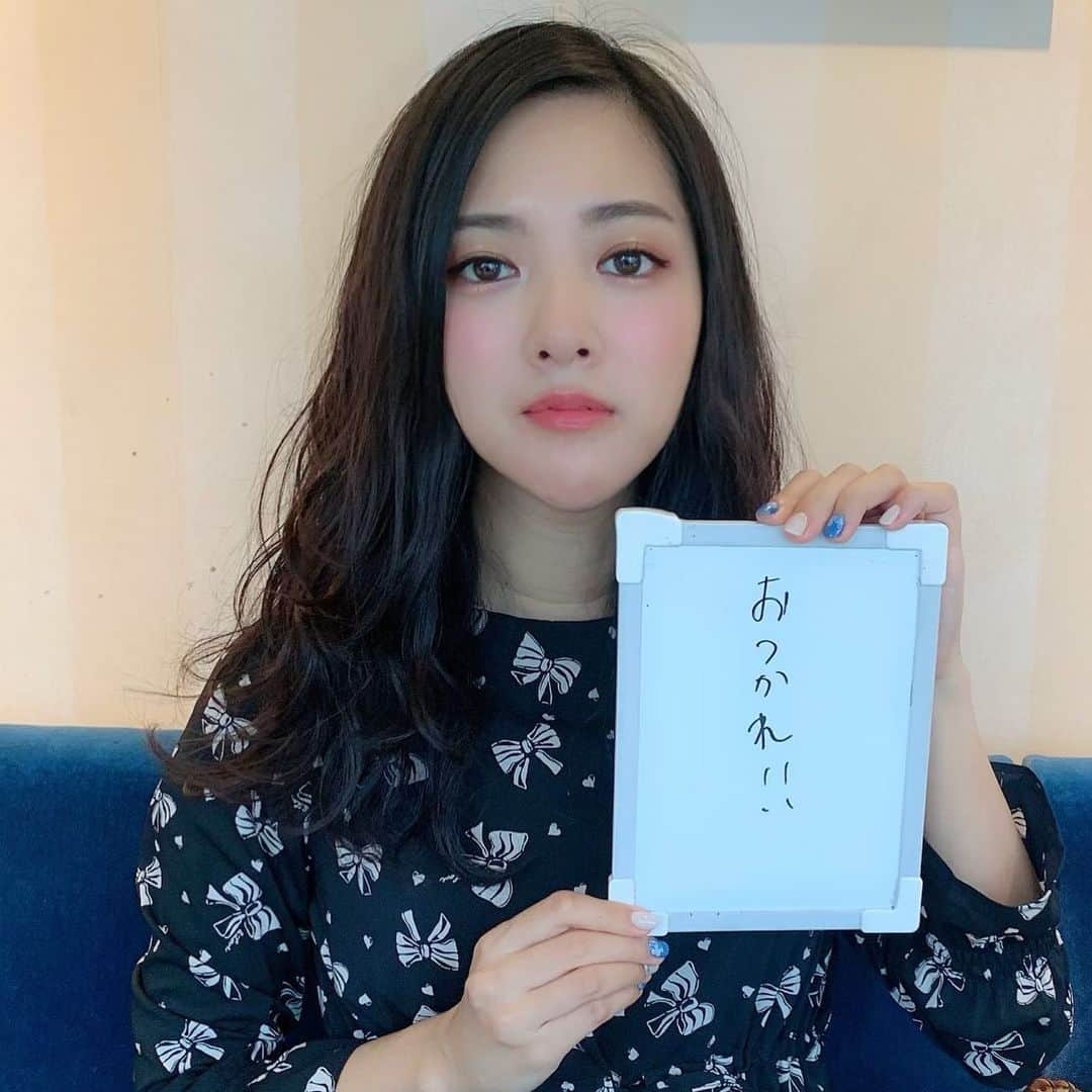 浜口順子さんのインスタグラム写真 - (浜口順子Instagram)「今日も声帯休業日👼 #筆談順子 です。 ご心配をおかけして申し訳ないです。 身体はすこぶる元気ですのでご安心を。 そして少しずつ良くなってきてますぞ✨ 積極的にしゃべらない生活もエコ？？ で良いかもしれない？？ですね〜。 でもお腹は空くんダナ🐷 でもやっぱ早よ ベラベラべらべらしゃべりたいねん😴  #声帯炎 #気管支炎 #健康第一 #100均のホワイトボード大活躍」7月23日 0時18分 - hamaguchijunko