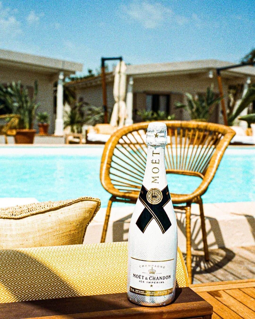 Moët & Chandon Officialさんのインスタグラム写真 - (Moët & Chandon OfficialInstagram)「Fresh sensations ahead. Picture by @bastienlattanzio #MoetMoment #MoetIce #Icy . This material is not intended to be viewed by persons under the legal alcohol drinking age or in countries with restrictions on advertising on alcoholic beverages. ENJOY MOET RESPONSIBLY」7月23日 0時30分 - moetchandon