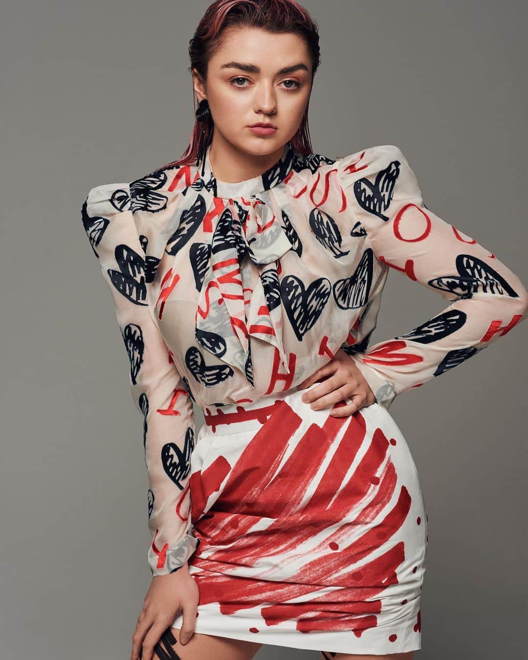 Moschinoさんのインスタグラム写真 - (MoschinoInstagram)「Moschino @maisie_williams @tingslondon styled @luca_falcioni_ photo @justinrcampbell #maisiewilliams #moschino @itsjeremyscott」7月23日 0時27分 - moschino