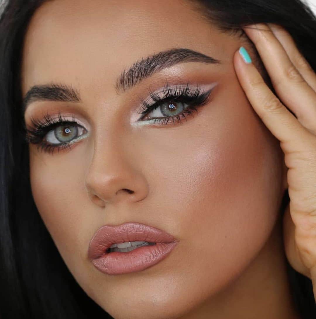 Anastasia Beverly Hillsさんのインスタグラム写真 - (Anastasia Beverly HillsInstagram)「@katarina.petrovic.mua using #softglampalette #dipbrowpomade in medium brown and #clearbrowgel ❤️💫so beautiful, this is such a classic beauty look :daytime and nigh-time ! Thank you for sharing !#anastasiabeverlyhills #anastasiabrows #anastasiasoare」7月23日 0時41分 - anastasiabeverlyhills