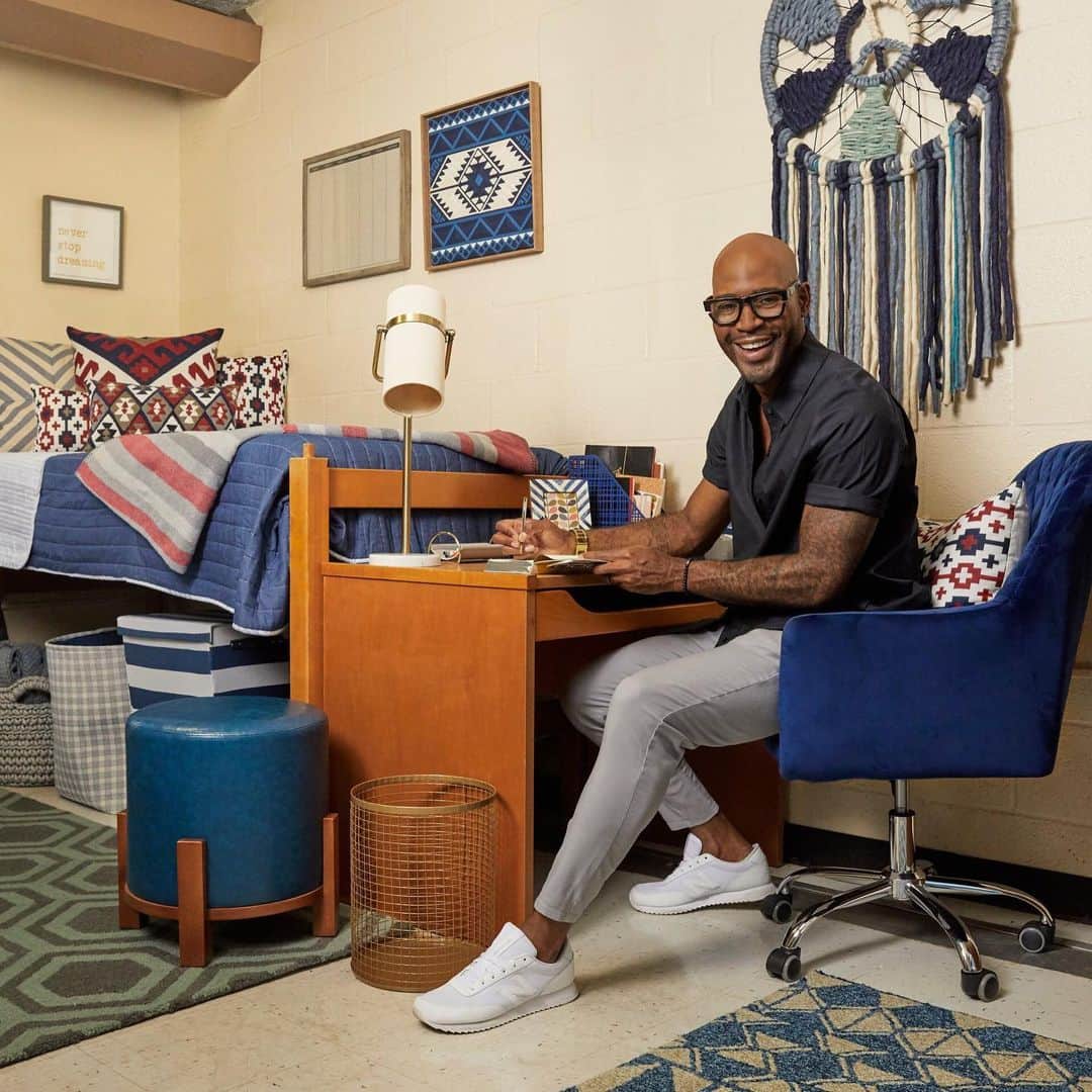 HomeGoodsさんのインスタグラム写真 - (HomeGoodsInstagram)「#HomeGoodsPartner @Karamo knows your dorm style is a reflection of who you are. Bring your back to campus vision to life at prices you’ll love! Link in bio for more. #GoFinding」7月23日 0時41分 - homegoods