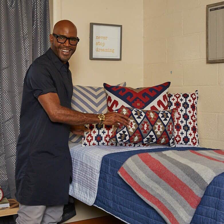 HomeGoodsさんのインスタグラム写真 - (HomeGoodsInstagram)「#HomeGoodsPartner @Karamo knows your dorm style is a reflection of who you are. Bring your back to campus vision to life at prices you’ll love! Link in bio for more. #GoFinding」7月23日 0時41分 - homegoods