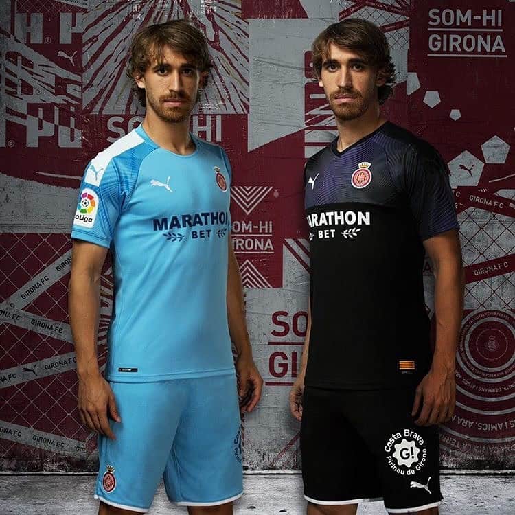 マルク・ムニエッサのインスタグラム：「Ja les tenim aquí, 2a i 3a equipació😍👌🏼 Quina preferiu,🔵 o ⚫️?? ••••••••••••••••••••••••••••••••••••• Ya las tenemos aquí, 2a y 3a equipación😍👌🏼 Cúal preferís, 🔵 o ⚫️?」