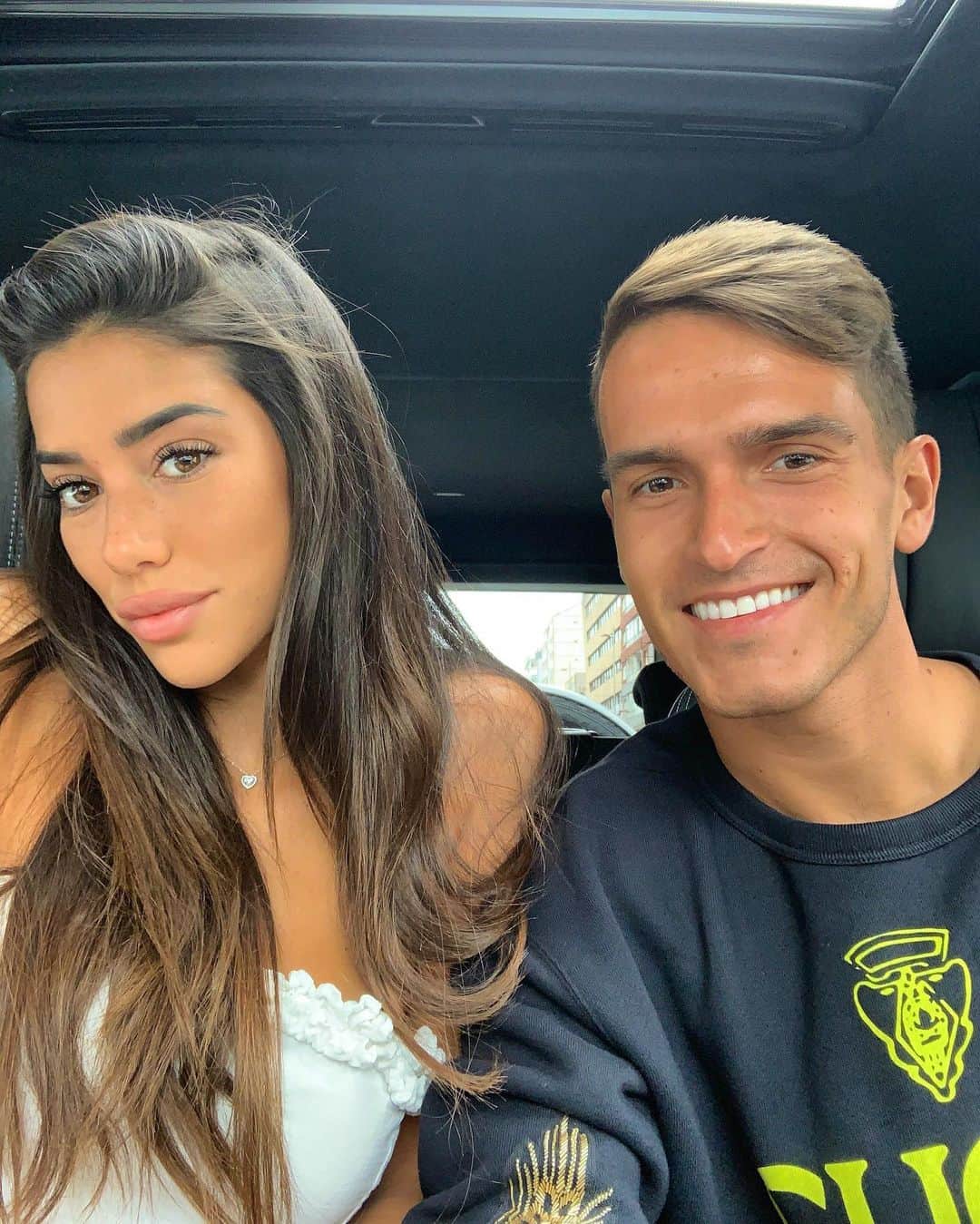 デニス・スアレス・フェルナンデスのインスタグラム：「TAO TAO 1 TAO TAO 2 ❤️ Te Amo @nadiavilesgarcia」