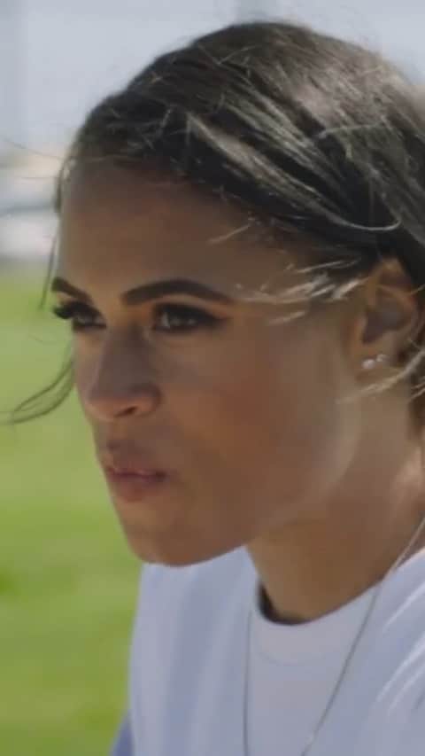 シドニー・マクローリンのインスタグラム：「@newbalance」