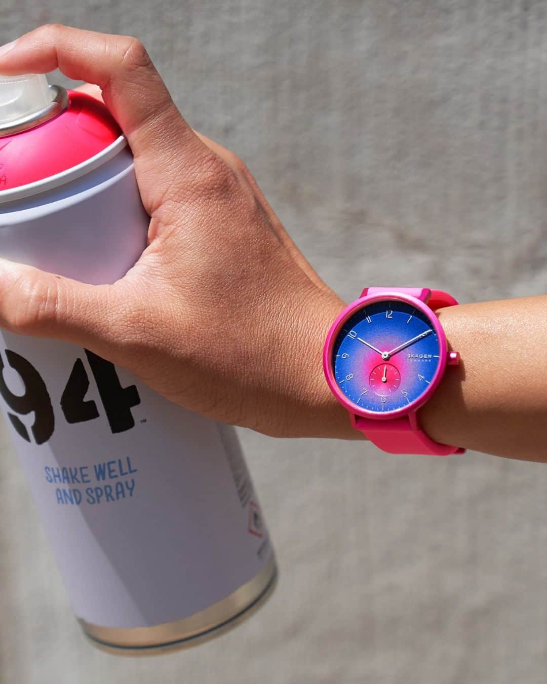 のインスタグラム：「Neon or tie-dye. What's your fave summer trend? #SKAGENincolor . . . . . #tiedye #tiedyefashion #neon #neonpink #watchoftheday #newarrival #limitededition」