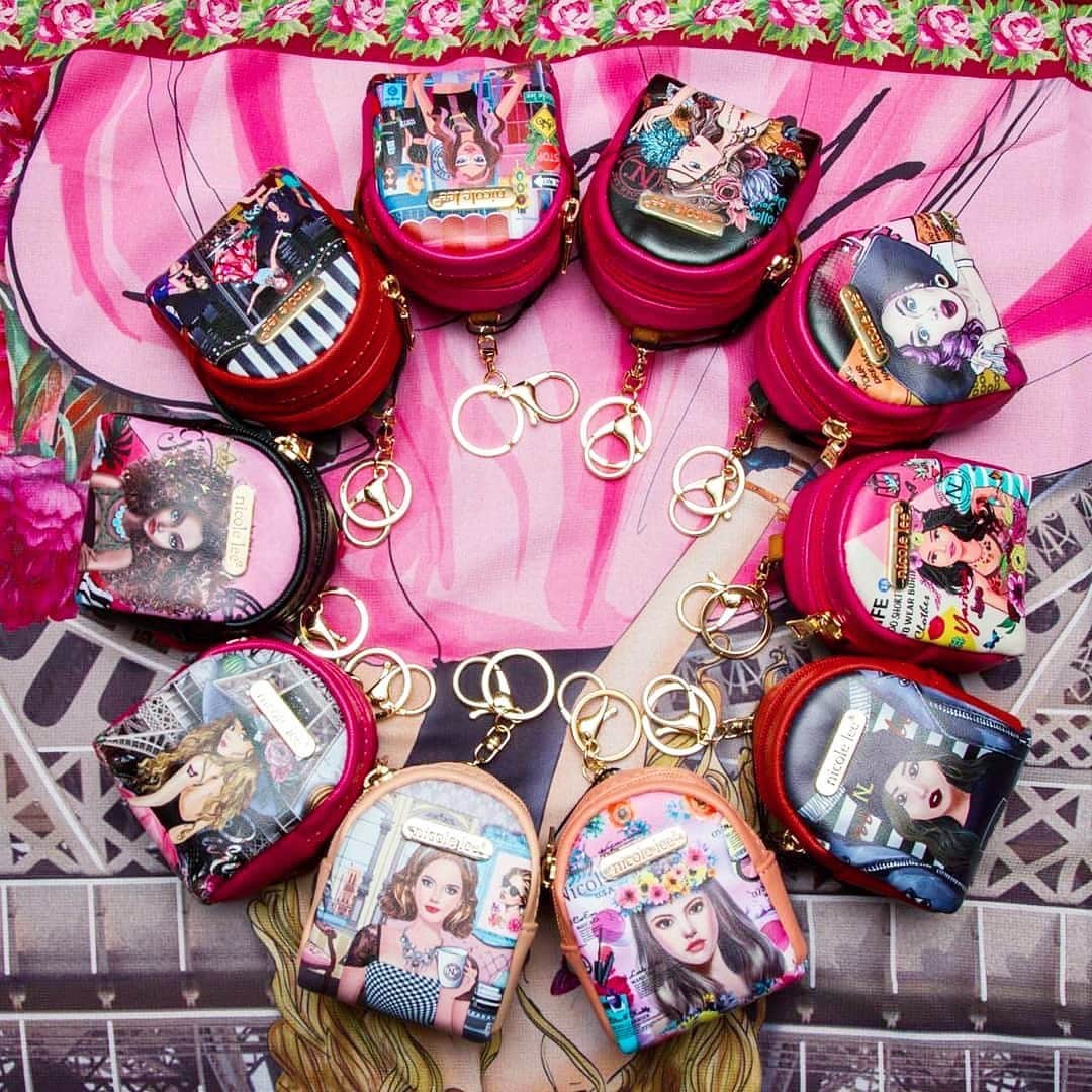 のインスタグラム：「✨Nicole Lee Tevy Keychain Mini Backpack Collection is perfect to keep change and keys. ✨  @nicolelee.espana  #nicoleleeusa #nicolelee #nicoleleeEspaña #nllook #handbags」