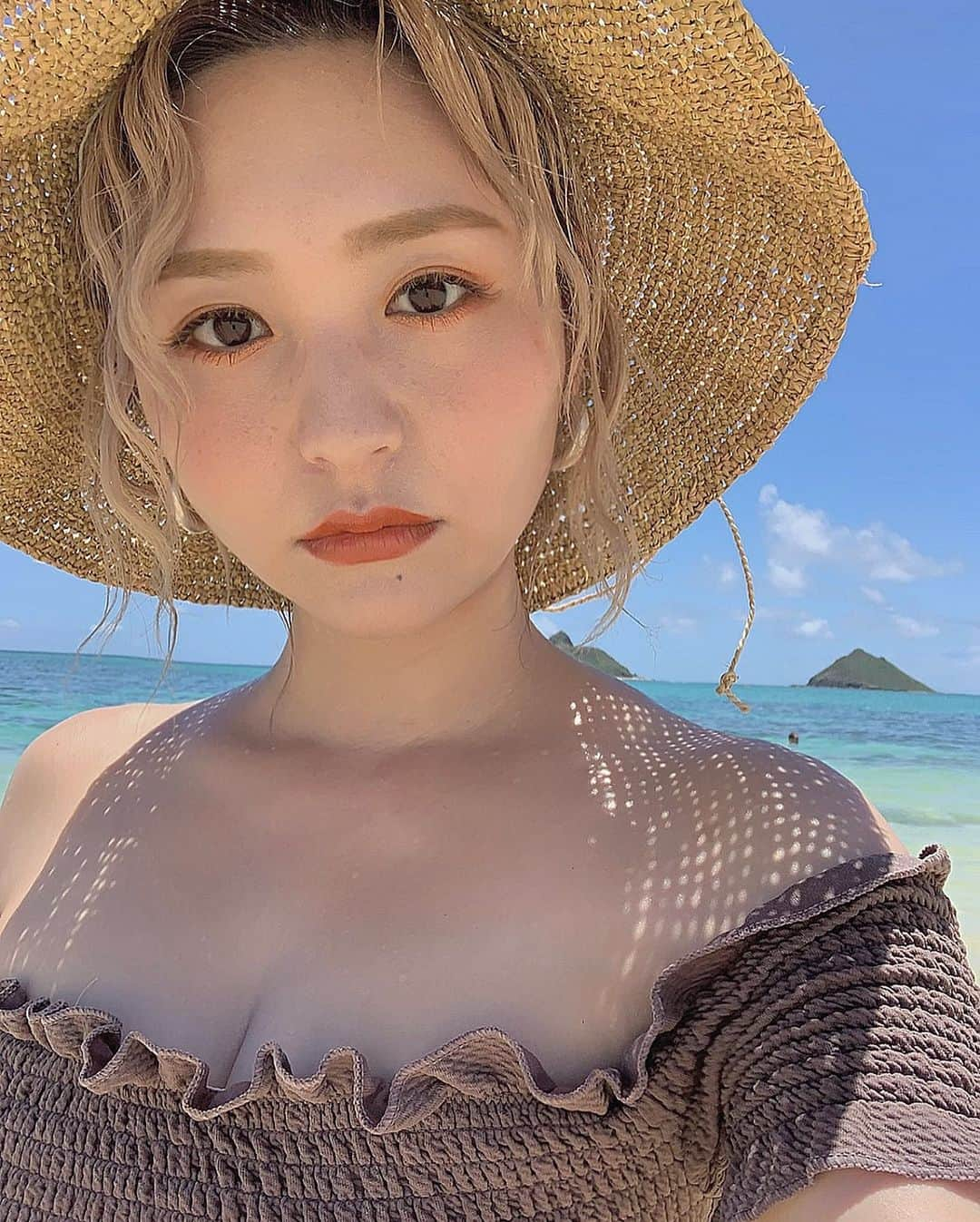 前山奈津巴さんのインスタグラム写真 - (前山奈津巴Instagram)「. . ソバカスもあるしサングラスの痕もあるけど、ありのままをお届けしますね。おやすみなさい🌙 . . #hawaii #🍍 #🌴 #swimwear」7月23日 1時17分 - natsuha_maeyama