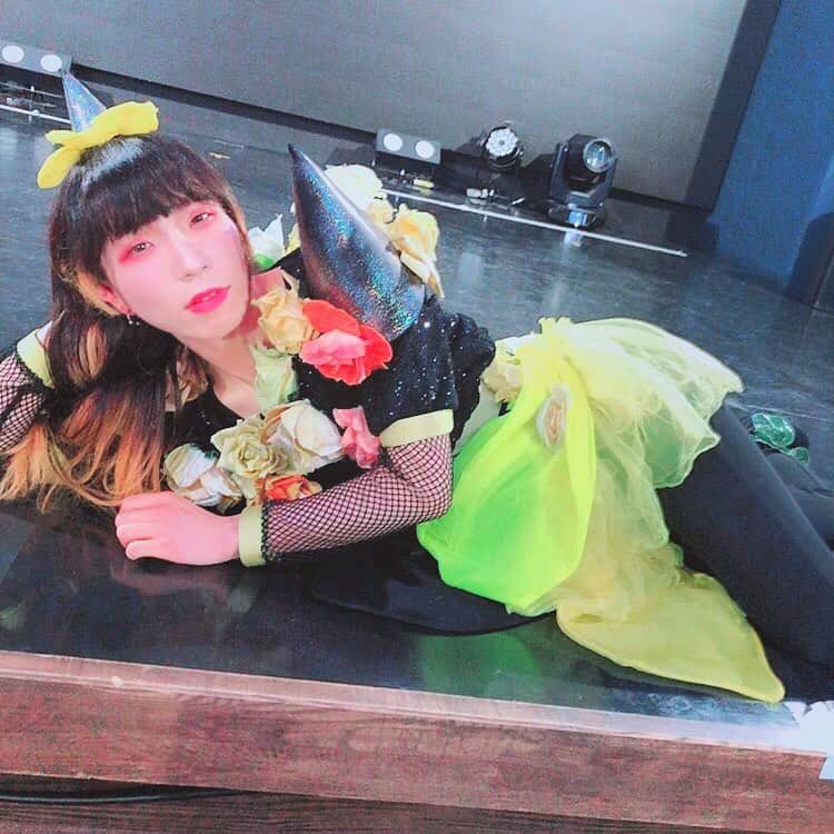 ぺいにゃむにゃむ【二丁目の魁カミングアウト】のインスタグラム：「#寝ぺい#今日もライブありがとう#ゲイギャル#人好きのダンスは儚いポイントがずっとずっと好き#ホモサピの柔らかなところも大切にしたいポイント#シャイシャイの最後の手のフリも大切にしてる柔らかポイント#柔らかさゲイギャル的に大切にしてるのよ」