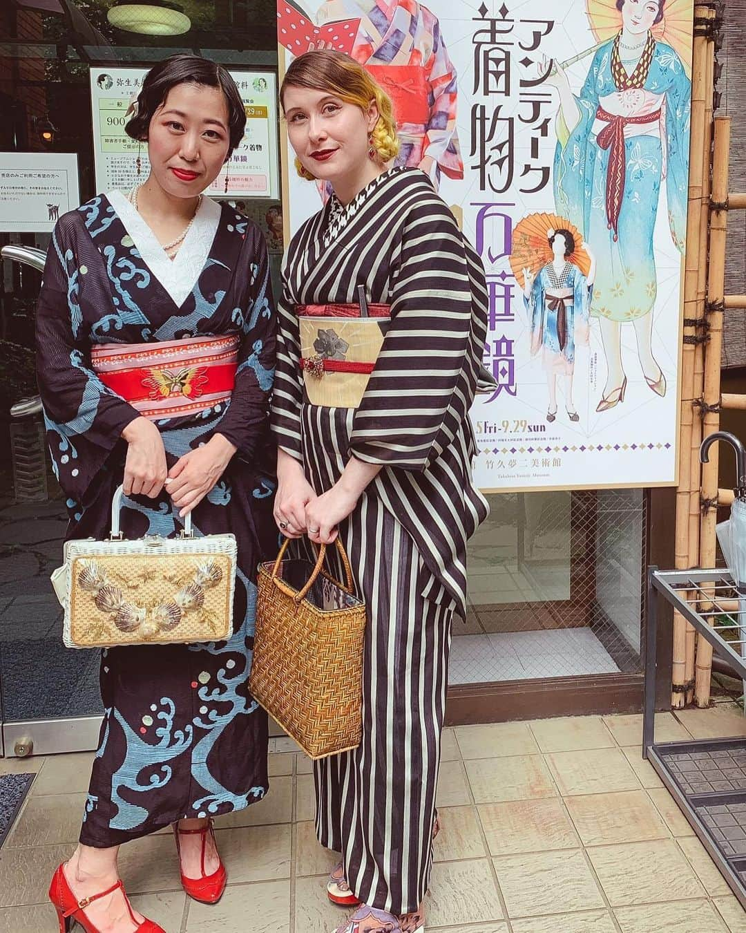 Anji SALZさんのインスタグラム写真 - (Anji SALZInstagram)「✨NEW BLOG POST ✨ Antique Kimono Kaleidoscope - a creative exhibition combining art and styling from Meiji and Taisho period.👘❤️ What I love so much is the title “Not afraid of the kimono police” You should really read and see the pictures of the blog - see that about 100 years ago kimono was loosely worn and played with. No strict dressing rules 👌🏻 Also I met the curator of this exhibition who used to style kimono alongside Araki 📸  Link in my story or via bio.💫 ✨ブログ更新✨ 弥生夢二美術館の「アンティーク着物　万華鏡」の紹介 キュレーター岩田ちえ子と共に 着物はもっと自由に♡  是非、読んでほしい！ストーリー又はバイオからリンクで飛べる❤️👘❤️ @yayoiyumeji_museum  #kimono #antique」7月23日 1時20分 - salztokyo