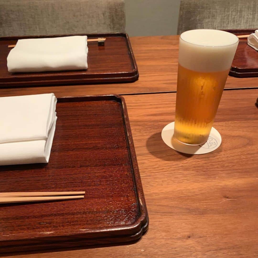 岸本加世子のインスタグラム：「なかなか予約が取れないというお店でご馳走になりました。久しぶりの神楽坂。」