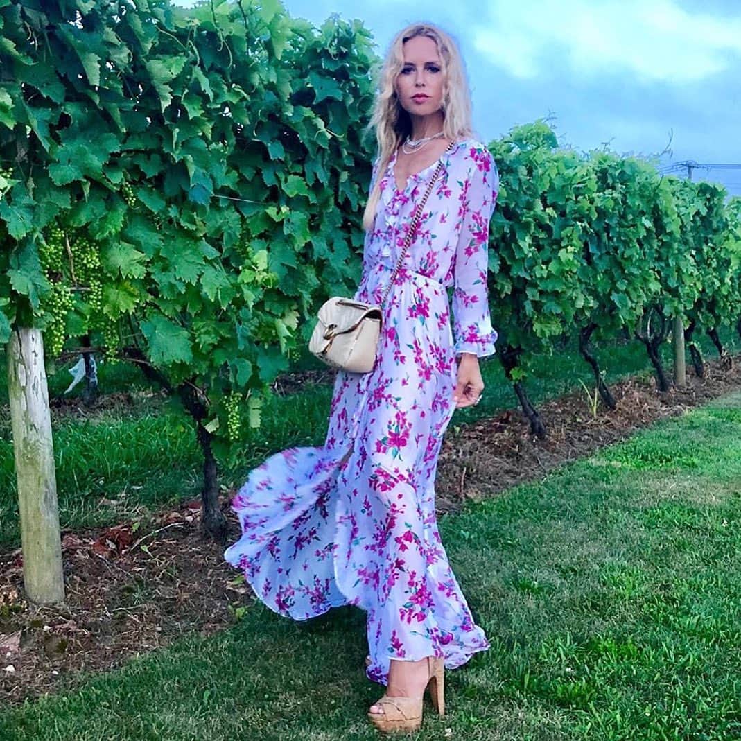 ブライアンアトウッドさんのインスタグラム写真 - (ブライアンアトウッドInstagram)「My Girl @rachelzoe sporting her MADISON Platforms in cork. #highheels #sickshoes #madeinitaly #platformshoes #fashion #summer #brianatwood」7月23日 1時27分 - brian_atwood