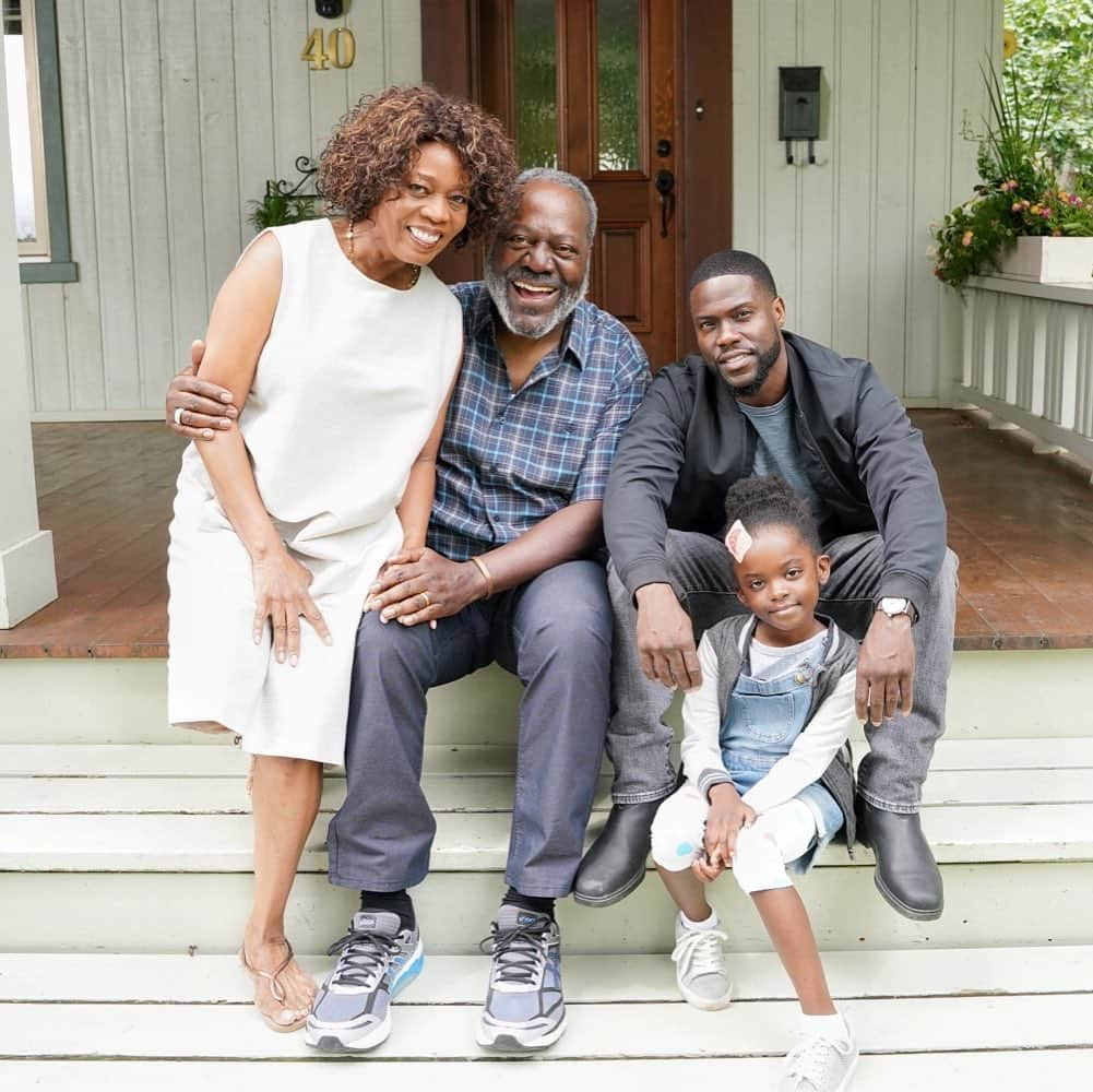 ケビン・ハートさんのインスタグラム写真 - (ケビン・ハートInstagram)「Such an amazing cast.... #Fatherhood」7月23日 1時35分 - kevinhart4real