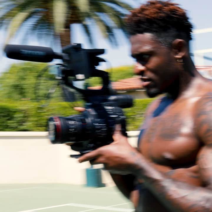 ラッセル・ウィルソンのインスタグラム：「@dkm14 aka... @KingJames.... haha we are coming for you DK! Summer Camp Episode 1 out now only on @YouTube #GoHawks」