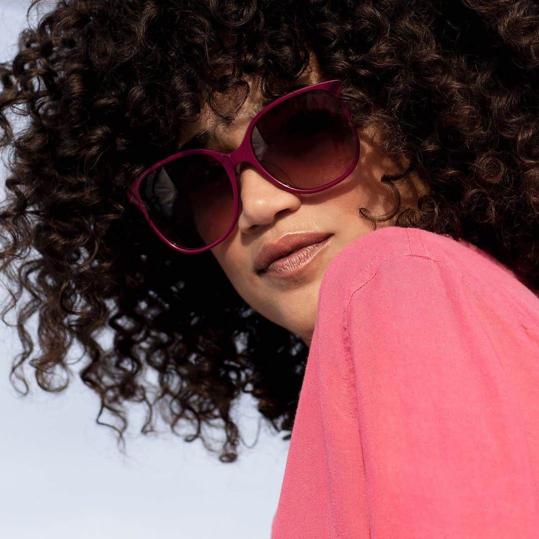 トムズシューズのインスタグラム：「Heads will turn. Shop sunglasses now on TOMS.com.」