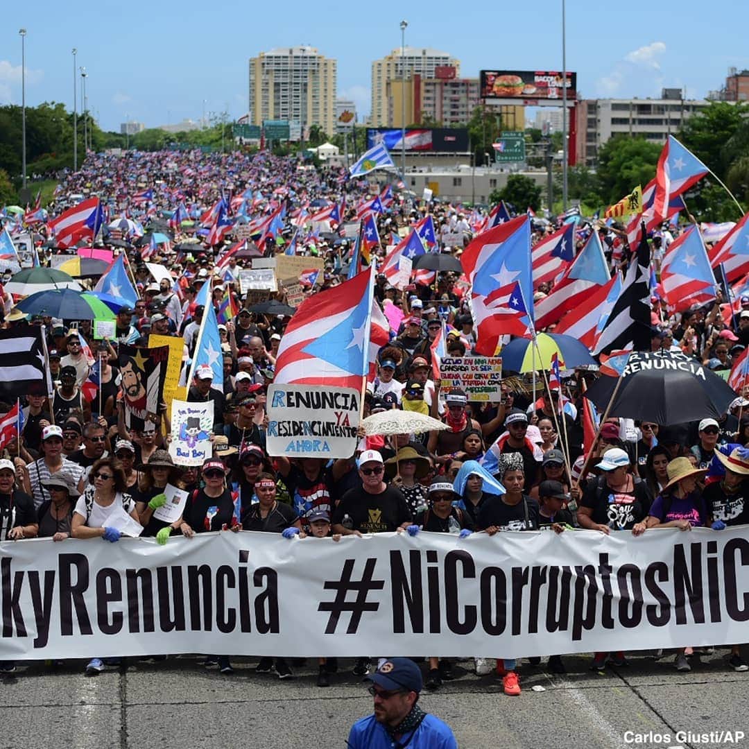 ABC Newsさんのインスタグラム写真 - (ABC NewsInstagram)「"We need him out. We need a good governor. We need leadership." Tens of thousands of protesters shut down freeway in Puerto Rico, demanding embattled governor's resignation. #puertorico #rosello #sanjuan #protest」7月23日 1時47分 - abcnews