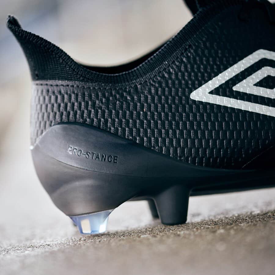 UMBROさんのインスタグラム写真 - (UMBROInstagram)「Our Game is Black and White ⚫️⚪️. Introducing the latest colourway for UX Accuro 3. Available from 26.07.19. . . . . #uxaccuro3 #umbro #umbrofootball #football #footballboots #cleats #cleatstagram #chuteiras #chuteira」7月23日 1時55分 - umbro