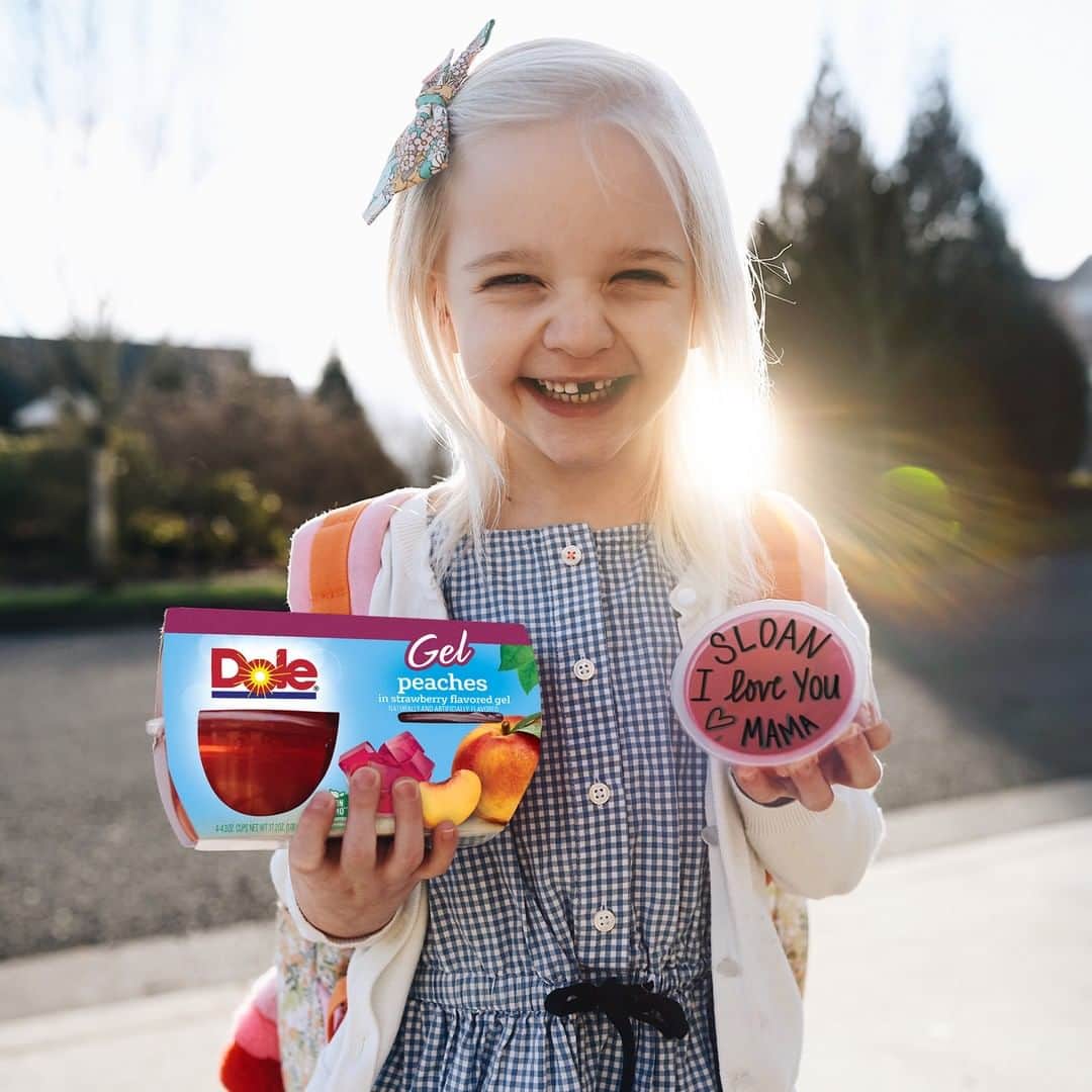 のインスタグラム：「Make a smile that shines as bright as the sun! Dole Fruit Bowls notes are the perfect way to send your little one on their next adventure knowing you’re thinking of them. What note are you inspired to write this summer? #SharetheSunshine」