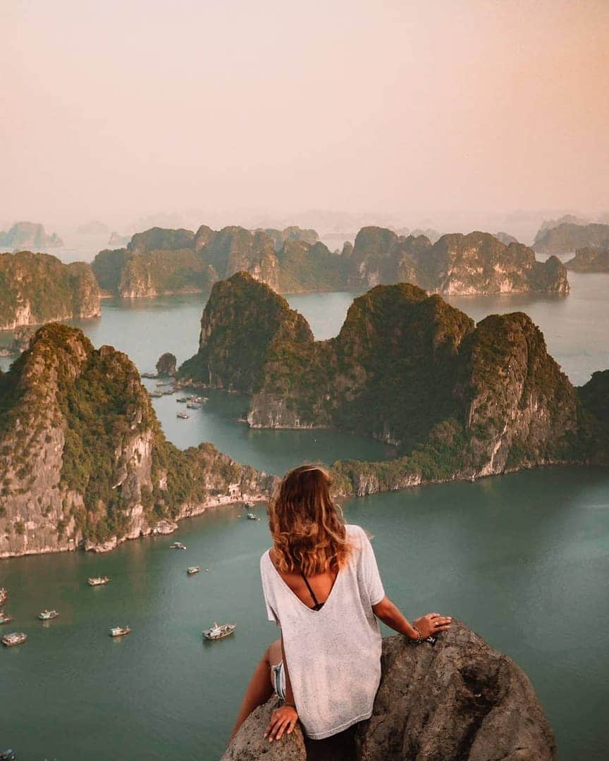 Discover Earthさんのインスタグラム写真 - (Discover EarthInstagram)「"One of the many hikes completed in our Birkenstocks, one of the many pictures taken in the days we had no idea that we should be shooting in RAWs, one of our favourite moments ever. Ha long Bay from this viewpoint must be one of the best views we have seen so far. Vietnam was the second country we explored and we have a real love-hate relationship with it. We loved the views, the pho, the cheap beer (0.2 $. FOR REAL), the craziness of Hanoi. We hated the cold! Seriously, northern Vietnam isn't such a good idea in November. 🙈" Has a bad weather ever ruined a trip a little bit for you guys? 🇻🇳 — 📍#DiscoverVietnam — 📸 Photo by @lostitalianos」7月23日 2時00分 - discoverearth