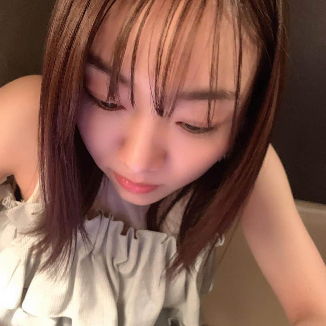 須田亜香里さんのインスタグラム写真 - (須田亜香里Instagram)「ゆりあちゃんが撮って載せてくれた私が可愛かったからお返し(笑) まきちゃんの舞台稽古が終わるまで二人でずっと喋ったりぷらぷらしたりして待ってたのだけど、笑いも沈黙も全部心地よい関係って貴重よね☺️」7月23日 2時22分 - akarisuda