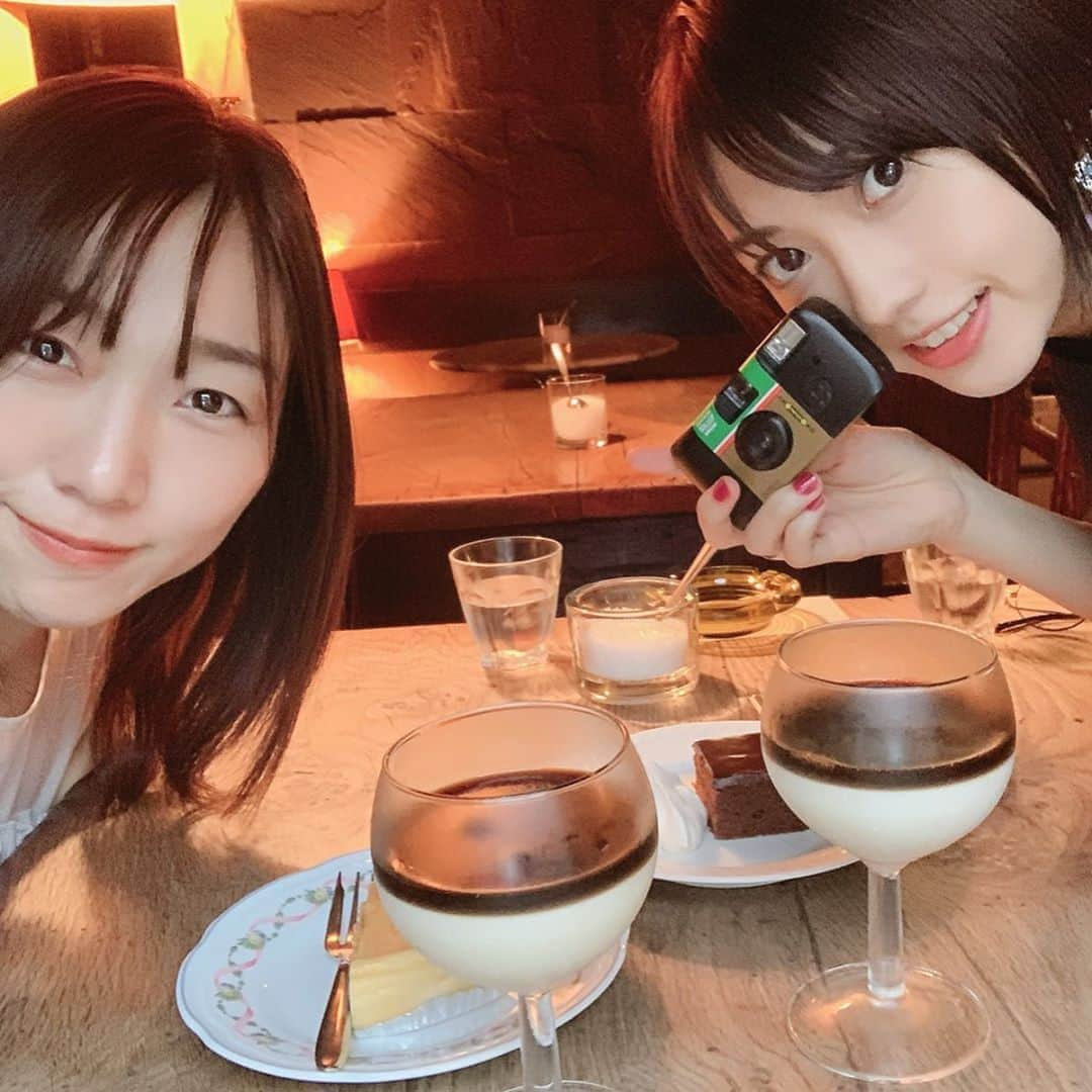 須田亜香里さんのインスタグラム写真 - (須田亜香里Instagram)「ゆりあちゃんが撮って載せてくれた私が可愛かったからお返し(笑) まきちゃんの舞台稽古が終わるまで二人でずっと喋ったりぷらぷらしたりして待ってたのだけど、笑いも沈黙も全部心地よい関係って貴重よね☺️」7月23日 2時22分 - akarisuda