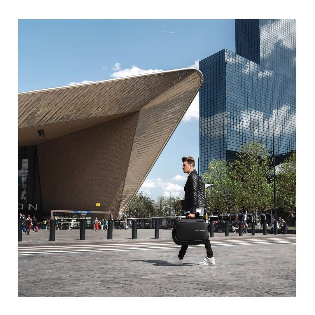 XD Designさんのインスタグラム写真 - (XD DesignInstagram)「Bobby Duffle at the iconic Rotterdam Central Station! 🏙 • • • Now also available for US orders at www.xd-design.com and www.amazon.com/xddesign 👍 • • #xddesign #bobbyfamily #bobbybackpack #xddesignbobby #bobbyduffle #antitheftbag #antitheftbackpack #travelers #bobbybag #packandgo #travellifestyle #travelgear #weekendbag #dufflebag #weekendtrip #roffa #photooftheday #journey #globetrotter #modernnomad #keepexploring #travelmore #travelcommunity #gotyourback #digitalnomad #crossoverbag #thetraveltag #passportlife #rotterdamcentraal #thenetherlands」7月23日 2時17分 - xddesign