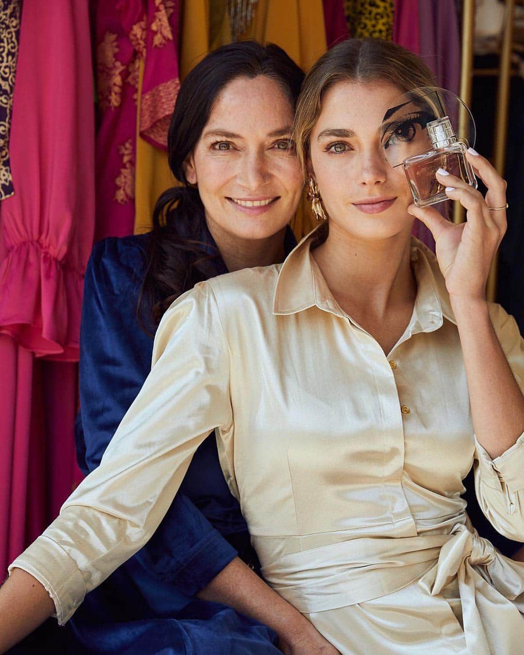 のインスタグラム：「"[My mom] is an example of love and simplicity...she taught me life's values and always wants the best for me. She is my pillar and my great inspiration." — @cataizcue celebrates her mother with #CALVINKLEIN WOMEN. ⠀⠀⠀⠀⠀⠀⠀⠀ Tap to shop🔝[EU] ⠀⠀⠀⠀⠀⠀⠀⠀ What empowers you? Share with us ➡️ #IAMWOMEN 📸: @joaquinvergara」