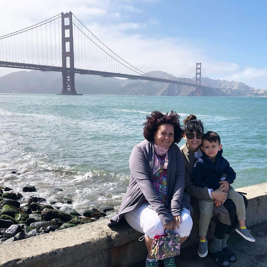 フリーディアさんのインスタグラム写真 - (フリーディアInstagram)「Mini family getaway in #sanfrancisco Happy to have my mom here again♥️ #goldengatebridge #coldsummer #summer #summervacation #familytrip 仕事だけど、家族でサンフランシスコに着きました〜 またママに会えて嬉しい♥️ #サンフランシスコ #goldengate」7月23日 2時35分 - friediamn