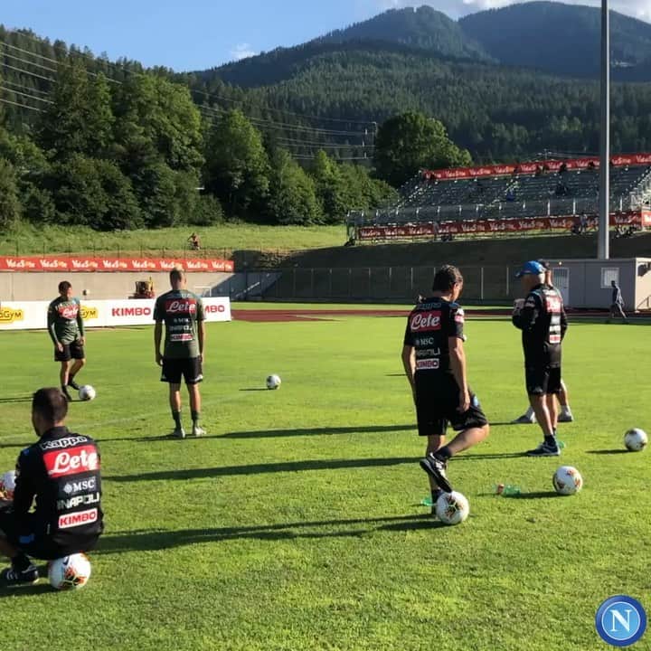 アルカディウシュ・ミリクのインスタグラム：「Work in progress ⚽️💯🎮 #ForzaNapoliSempre 🔵」