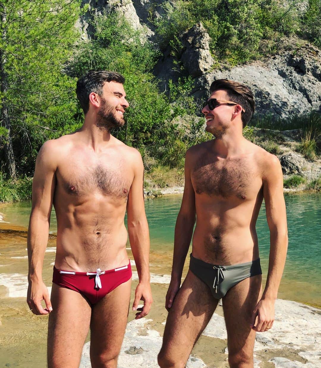 エリック・ラドフォードさんのインスタグラム写真 - (エリック・ラドフォードInstagram)「Smuggling a couple budgies! Thank you again David Muñoz for the suits. Really loving them! #australianslang #speedo #gay #homemade #mensswim #spain」7月23日 3時00分 - ericradford85